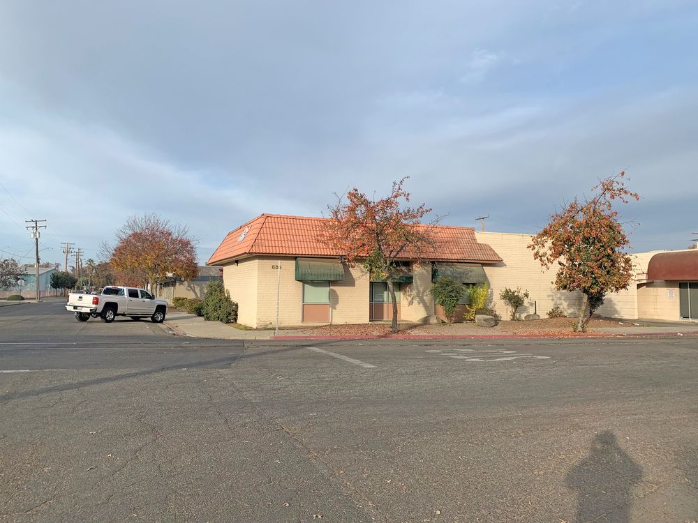 Professional Office Spaces Available in Visalia, CA: 636 W Oak Ave, Visalia, CA 93291